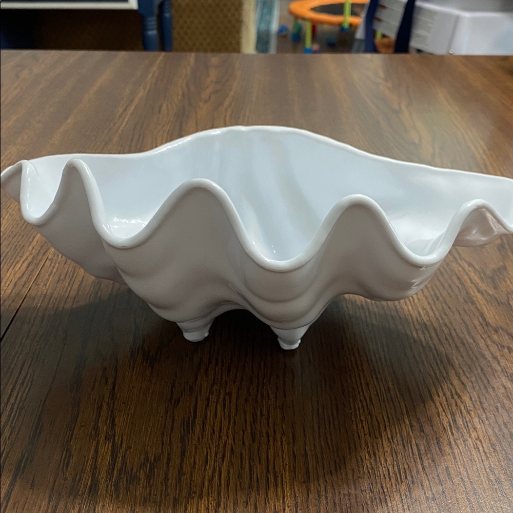 “5/$20” plastic faux clam shell bowl - Picture 3 of 6